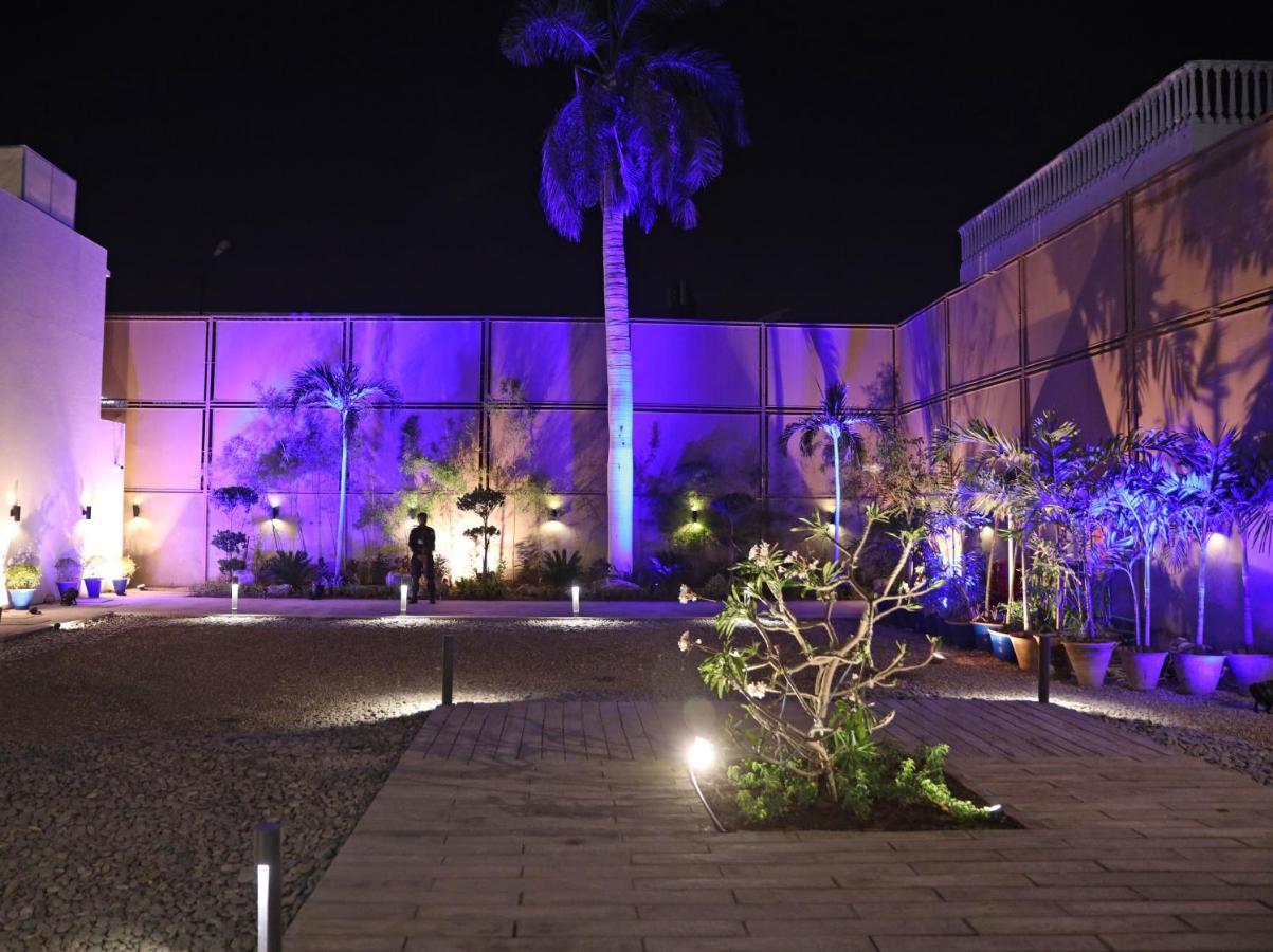 Ambiance Boutique Art Hotel Karatschi Exterior foto